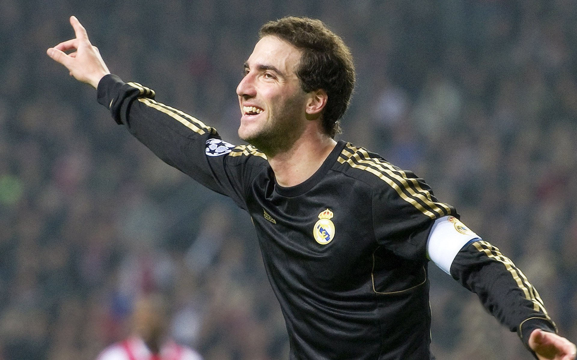 福特的视野与传球精度,令全黑队的进攻更具威胁,福特 esport