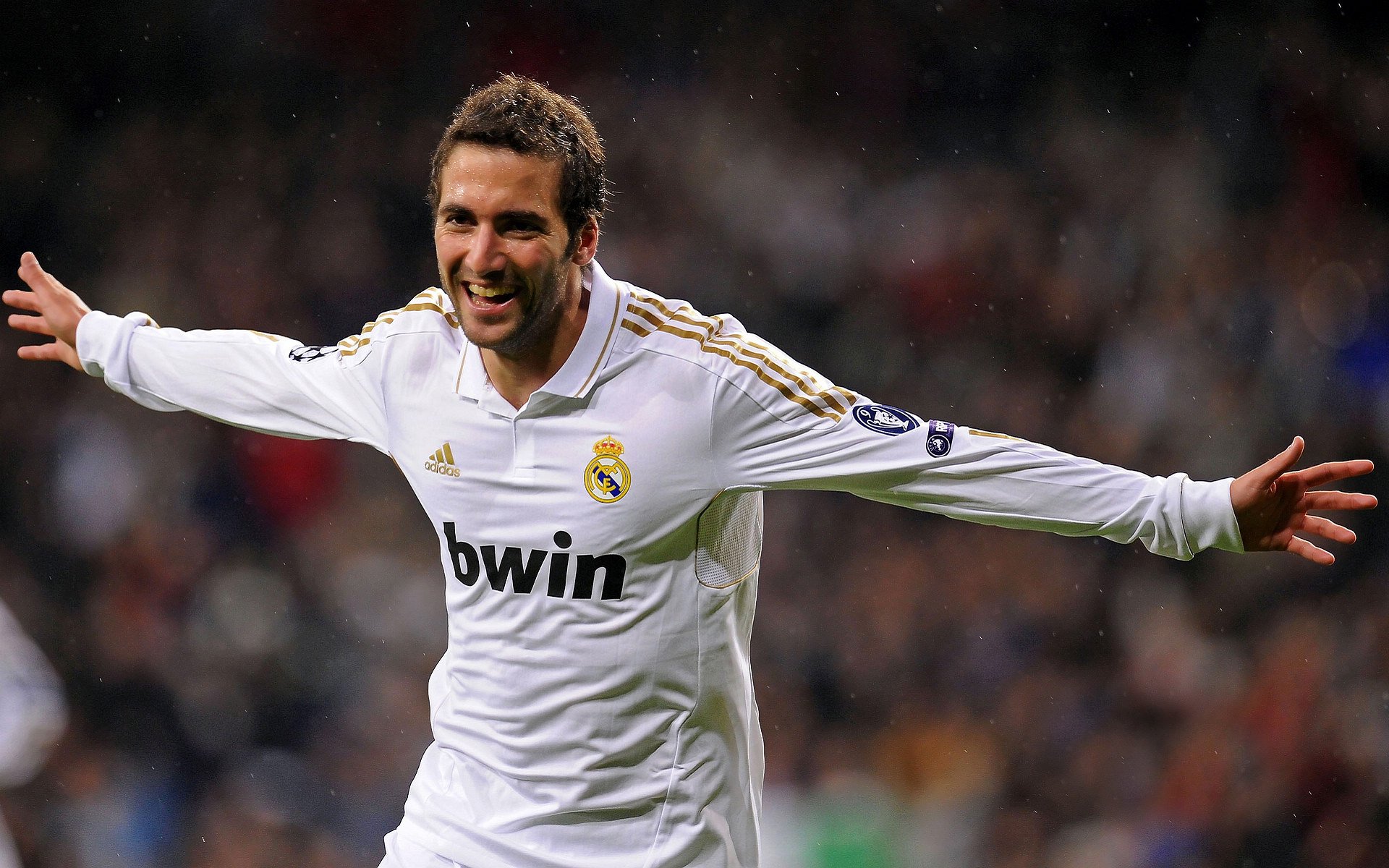 乐鱼（中国）体育官方网站-五大联赛比赛强度提升导致犯规增多，五大联赛的规则